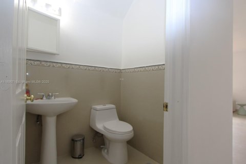 Condominio en alquiler en Doral, Florida, 2 dormitorios, 136.57 m2 № 1948369 - foto 11