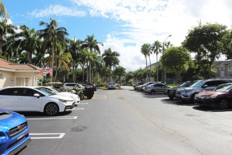 Condominio en alquiler en Doral, Florida, 2 dormitorios, 136.57 m2 № 1948369 - foto 5
