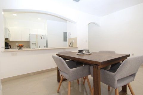 Condominio en alquiler en Doral, Florida, 2 dormitorios, 136.57 m2 № 1948369 - foto 14