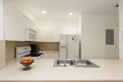 Condominio en alquiler en Doral, Florida, 2 dormitorios, 136.57 m2 № 1948369 - foto 15