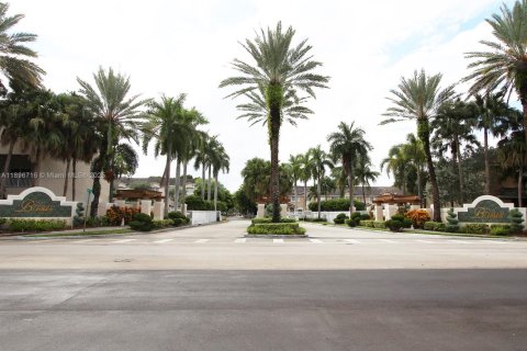 Condominio en alquiler en Doral, Florida, 2 dormitorios, 136.57 m2 № 1948369 - foto 2