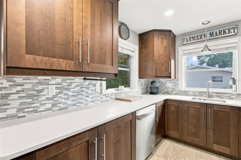 Casa en venta en Crystal River, Florida, 3 dormitorios, 203.27 m2 № 2285667 - foto 12