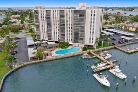 Copropriété à louer à Treasure Island, Floride: 2 chambres, 98.94 m2 № 1903266 - photo 1