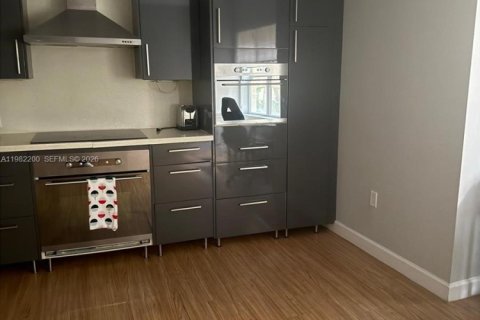 Condo in Miami Beach, Florida, 1 bedroom  № 2043304 - photo 7