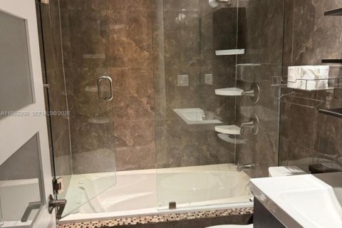 Condo in Miami Beach, Florida, 1 bedroom  № 2043304 - photo 4