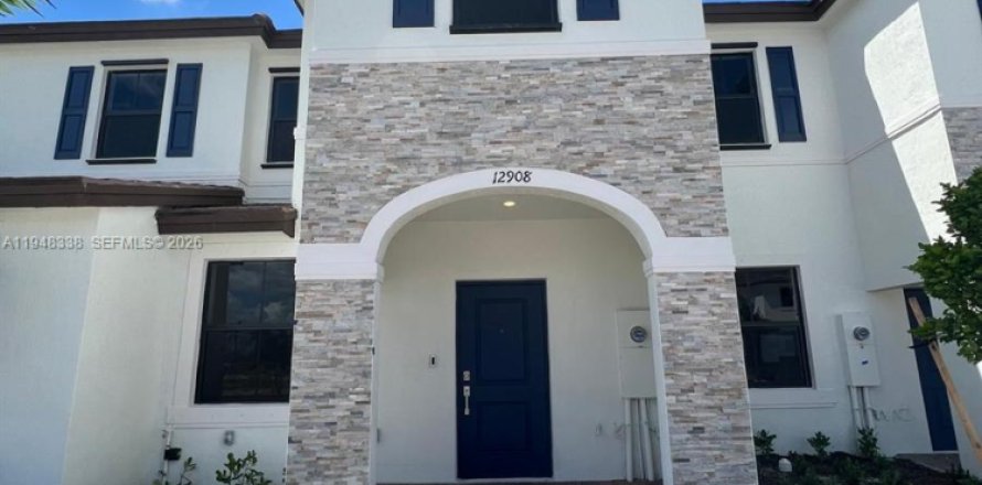 House in Homestead, Florida 3 bedrooms, 129.41 sq.m. № 2152977