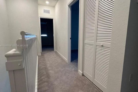 House in Homestead, Florida 3 bedrooms, 129.41 sq.m. № 2152977 - photo 10