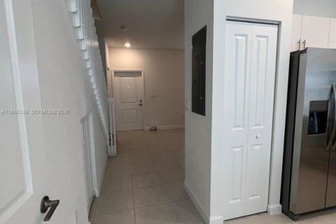 House in Homestead, Florida 3 bedrooms, 129.41 sq.m. № 2152977 - photo 4