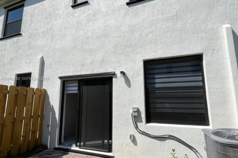 House in Homestead, Florida 3 bedrooms, 129.41 sq.m. № 2152977 - photo 5