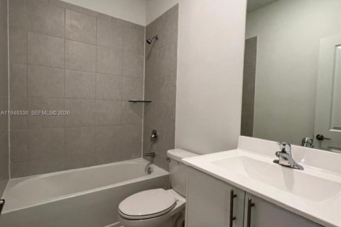 House in Homestead, Florida 3 bedrooms, 129.41 sq.m. № 2152977 - photo 20