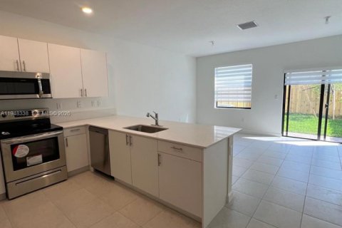 House in Homestead, Florida 3 bedrooms, 129.41 sq.m. № 2152977 - photo 11