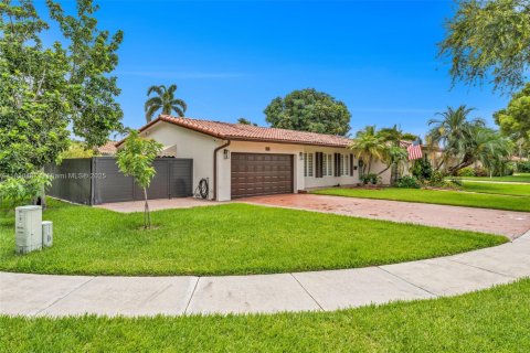 Casa en venta en Miami Lakes, Florida, 3 dormitorios, 121.42 m2 № 1806487 - foto 3