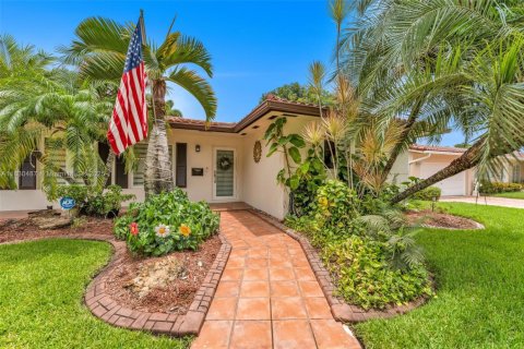 Casa en venta en Miami Lakes, Florida, 3 dormitorios, 121.42 m2 № 1806487 - foto 5