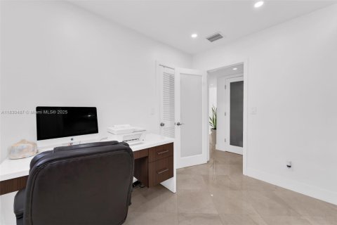 Casa en venta en Miami Lakes, Florida, 3 dormitorios, 121.42 m2 № 1806487 - foto 15