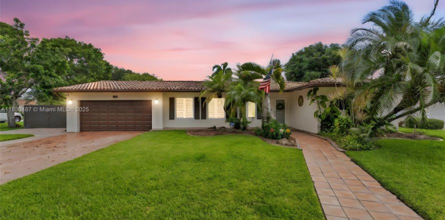 Casa en Miami Lakes, Florida 3 dormitorios, 121.42 m2 № 1806487