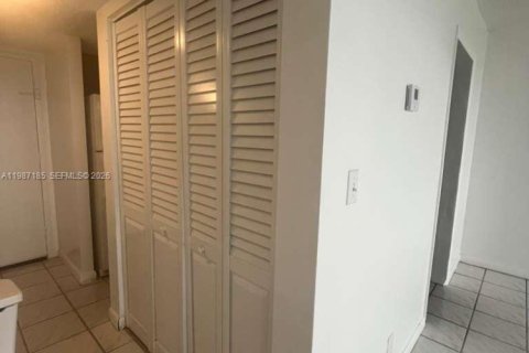 Copropriété à louer à North Miami Beach, Floride: 1 chambre, 73.39 m2 № 2063401 - photo 5