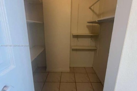 Copropriété à louer à North Miami Beach, Floride: 1 chambre, 73.39 m2 № 2063401 - photo 9