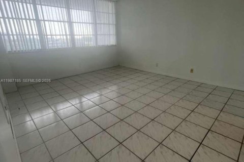 Copropriété à louer à North Miami Beach, Floride: 1 chambre, 73.39 m2 № 2063401 - photo 7