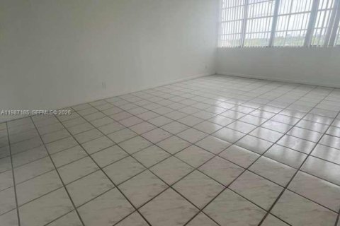 Copropriété à louer à North Miami Beach, Floride: 1 chambre, 73.39 m2 № 2063401 - photo 6