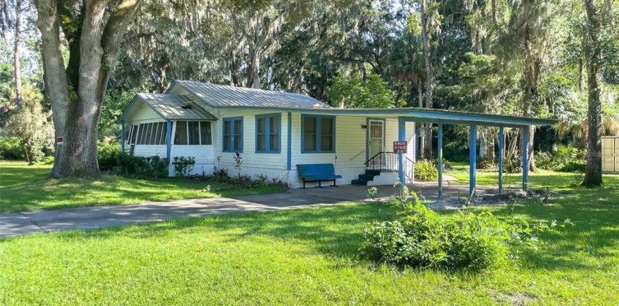 House in San Mateo, Florida 2 bedrooms, 175.4 sq.m. № 1883182