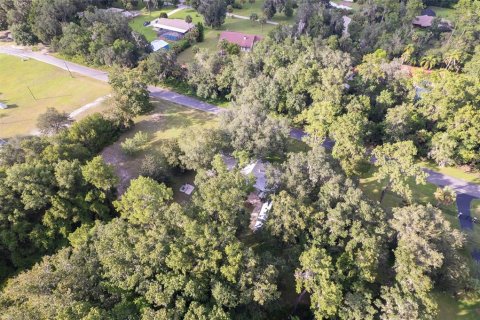 House in San Mateo, Florida 2 bedrooms, 175.4 sq.m. № 1883182 - photo 13