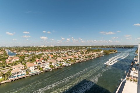 Condominio en venta en Hollywood, Florida, 2 dormitorios, 113.43 m2 № 1868052 - foto 1