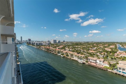 Condominio en venta en Hollywood, Florida, 2 dormitorios, 113.43 m2 № 1868052 - foto 2