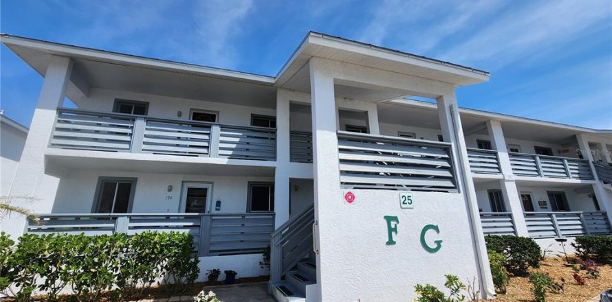 Condo in Englewood, Florida, 2 bedrooms № 1616046