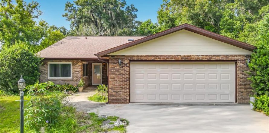 House in Orange City, Florida 3 bedrooms, 172.05 sq.m. № 2200759