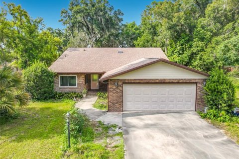 House in Orange City, Florida 3 bedrooms, 172.05 sq.m. № 2200759 - photo 2