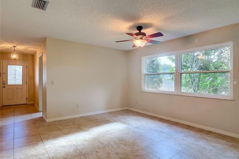 House in Orange City, Florida 3 bedrooms, 172.05 sq.m. № 2200759 - photo 18