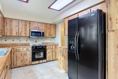 House in Orange City, Florida 3 bedrooms, 172.05 sq.m. № 2200759 - photo 13
