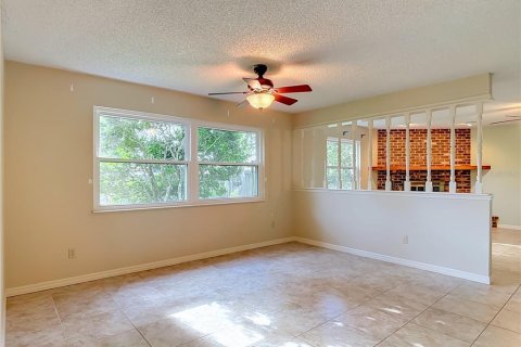 House in Orange City, Florida 3 bedrooms, 172.05 sq.m. № 2200759 - photo 15
