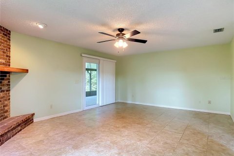 House in Orange City, Florida 3 bedrooms, 172.05 sq.m. № 2200759 - photo 19