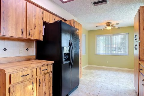 House in Orange City, Florida 3 bedrooms, 172.05 sq.m. № 2200759 - photo 9