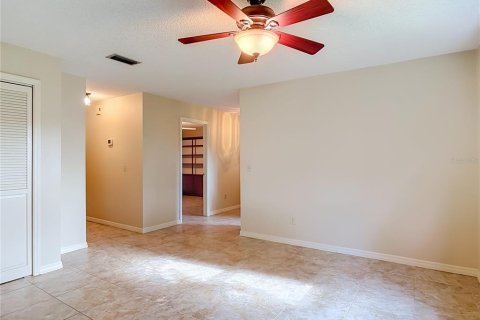 House in Orange City, Florida 3 bedrooms, 172.05 sq.m. № 2200759 - photo 17