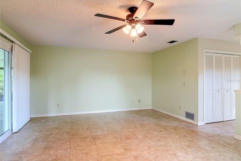 House in Orange City, Florida 3 bedrooms, 172.05 sq.m. № 2200759 - photo 22