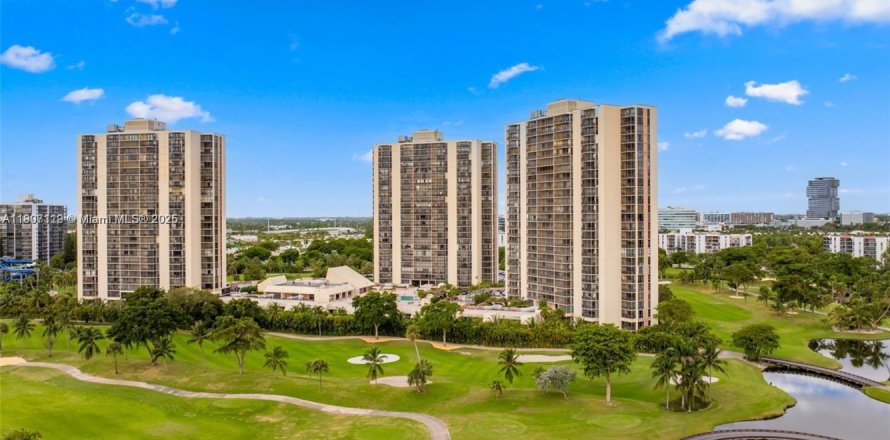 Кондоминиум с 1 спальней в Авентура, Флорида № 2053638