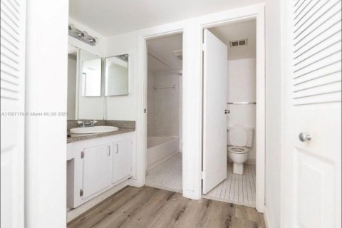 Купить кондоминиум в Авентура, Флорида 1 спальня, 84.82м2, № 2053638 - фото 11