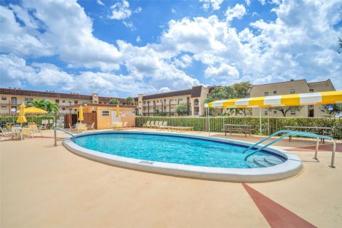 Condo in Sunrise, Florida, 1 bedroom  № 2046766 - photo 16