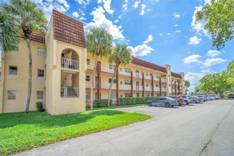 Condo in Sunrise, Florida, 1 bedroom  № 2046766 - photo 14
