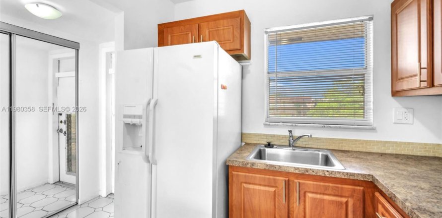 Condo in Sunrise, Florida, 1 bedroom  № 2046766