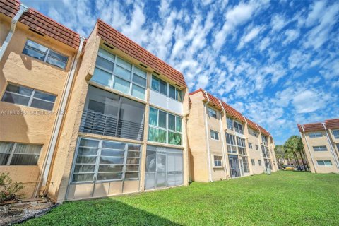 Condo in Sunrise, Florida, 1 bedroom  № 2046766 - photo 10