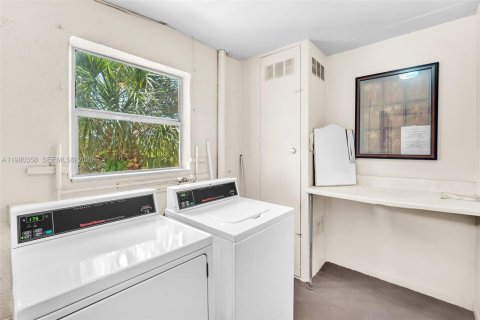Condo in Sunrise, Florida, 1 bedroom  № 2046766 - photo 9