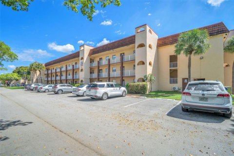 Condo in Sunrise, Florida, 1 bedroom  № 2046766 - photo 22