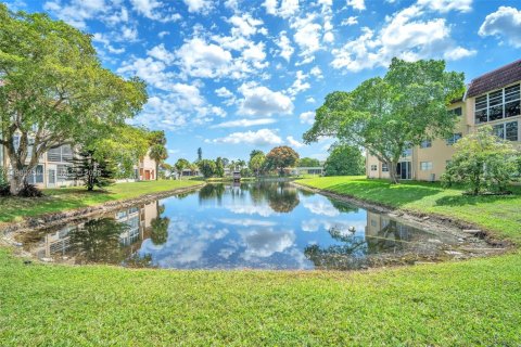 Condo in Sunrise, Florida, 1 bedroom  № 2046766 - photo 11