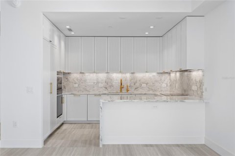Copropriété à vendre à Tampa, Floride: 3 chambres, 261.52 m2 № 2128319 - photo 9