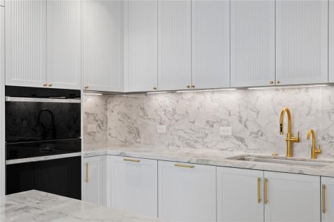 Copropriété à vendre à Tampa, Floride: 3 chambres, 261.52 m2 № 2128319 - photo 13