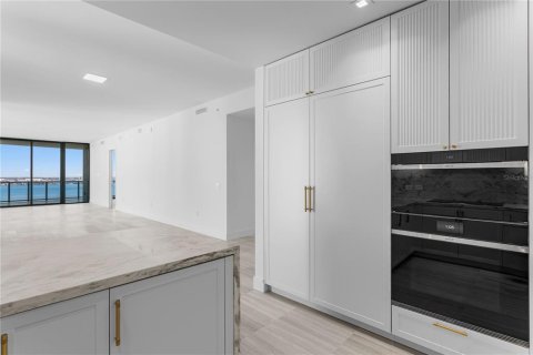 Copropriété à vendre à Tampa, Floride: 3 chambres, 261.52 m2 № 2128319 - photo 16