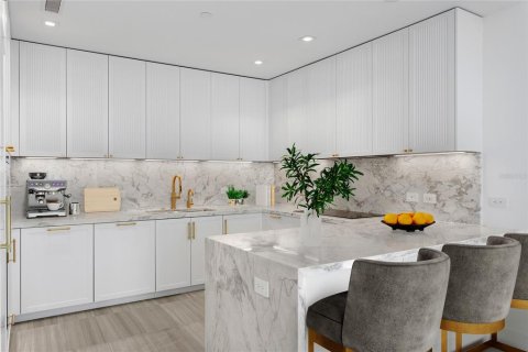 Copropriété à vendre à Tampa, Floride: 3 chambres, 261.52 m2 № 2128319 - photo 10